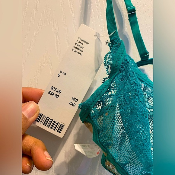 UO Lace Bra - Picture 2 of 3